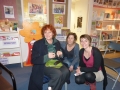 Claudie Hunzinger entourée des bibliothécaires de Saint-Berthevin, Béatrice et Laetitia - 5 février 2015